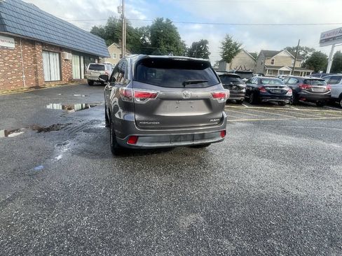 Used 2014 Toyota Highlander XLE AWD/4WD image 7
