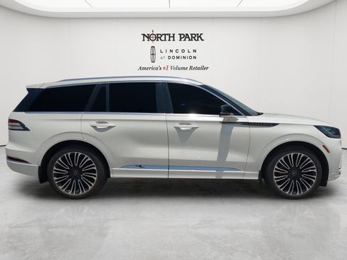 Used 2025 Lincoln Aviator Black Label AWD/4WD image 6