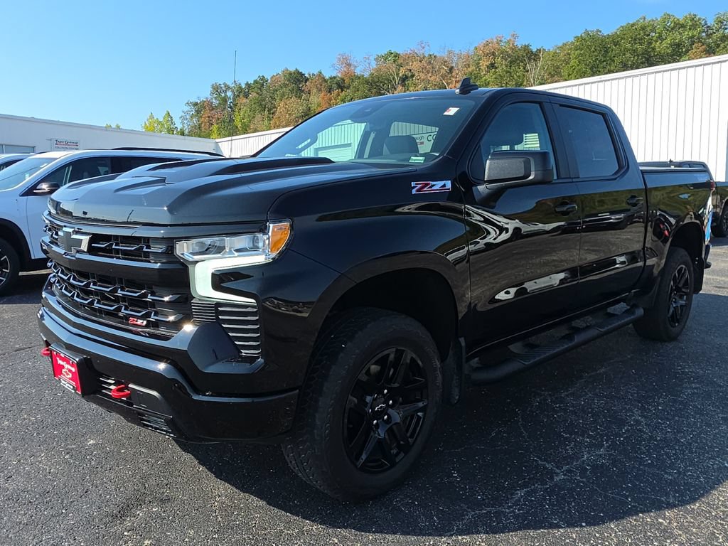 Used 2025 Chevrolet Silverado 1500 LT Trail Boss w/ Convenience Package II AWD/4WD image 4