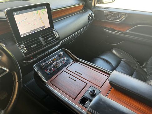 Used 2018 Lincoln Navigator Select AWD/4WD image 31