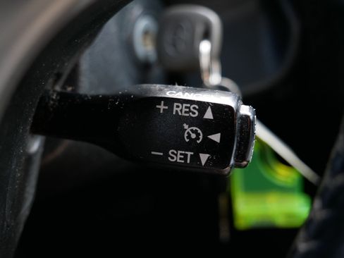 Used 2014 Toyota Camry SE w/ Fleet Convenience Package image 24