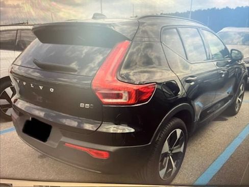 Used 2025 Volvo XC40 B5 Plus AWD/4WD image 2