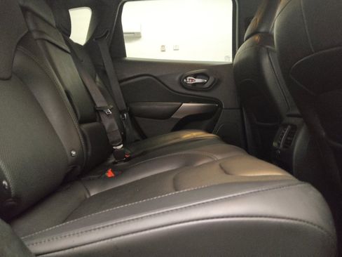 Used 2019 Jeep Cherokee Limited w/ Technology Group AWD/4WD image 19