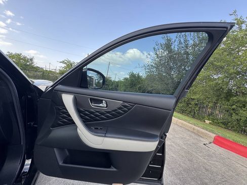 Used 2017 INFINITI QX70 2WD w/ Limited Package image 29