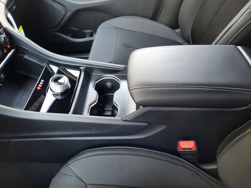 New 2025 Jeep Grand Cherokee Altitude image 21