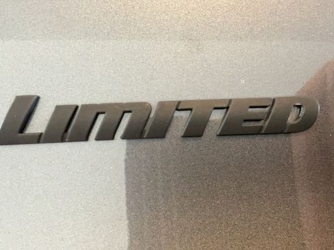 Used 2022 Toyota 4Runner Limited AWD/4WD image 33