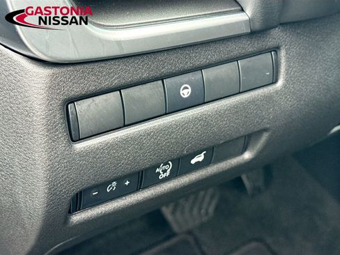 Used 2024 Nissan Rogue SV AWD/4WD image 13