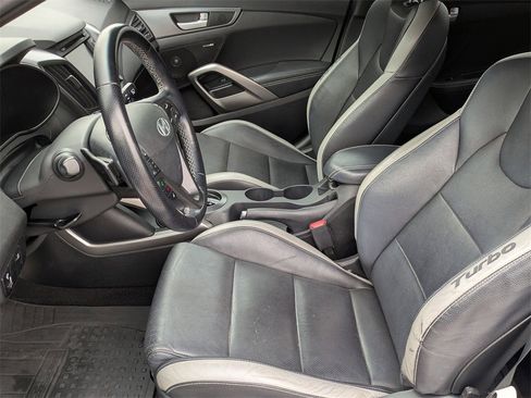 Used 2016 Hyundai Veloster Turbo image 11