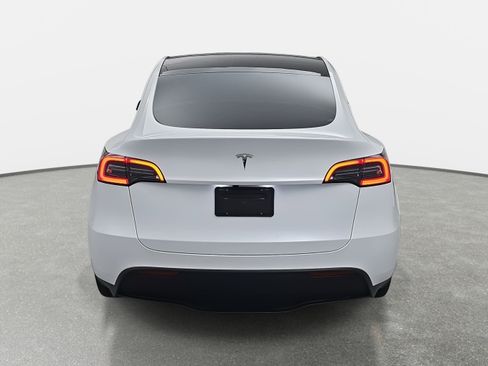 Used 2025 Tesla Model Y Long Range image 8