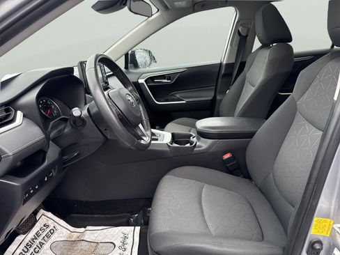 Used 2020 Toyota RAV4 XLE w/ Convenience Package image 18