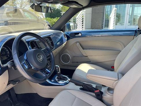 Used 2019 Volkswagen Beetle 2.0T SE FWD image 2