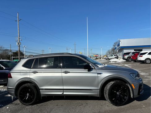 Used 2021 Volkswagen Tiguan SE R-Line image 3