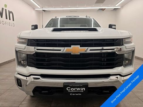 Used 2024 Chevrolet Silverado 3500 LT w/ Convenience Package AWD/4WD image 8