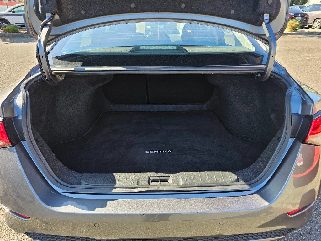 Used 2024 Nissan Sentra SV FWD image 11