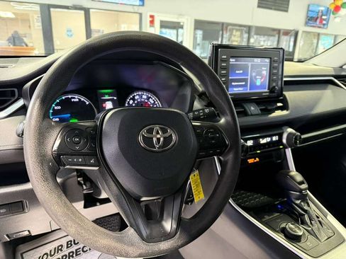 Used 2021 Toyota RAV4 LE image 28