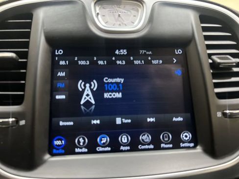 Used 2019 Chrysler 300 Touring L w/ Quick Order Package 22F RWD image 12