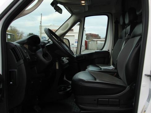Used 2017 RAM ProMaster 2500 w/ Interior Convenience Group image 9