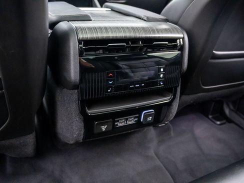 Used 2024 Jeep Wagoneer L Series III w/ Premium Group I AWD/4WD image 23