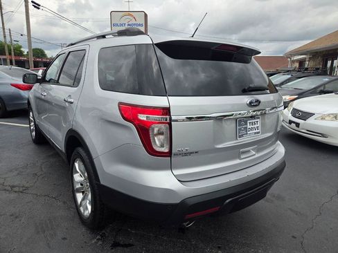 Used 2014 Ford Explorer XLT w/ Equipment Group 202A FWD image 4