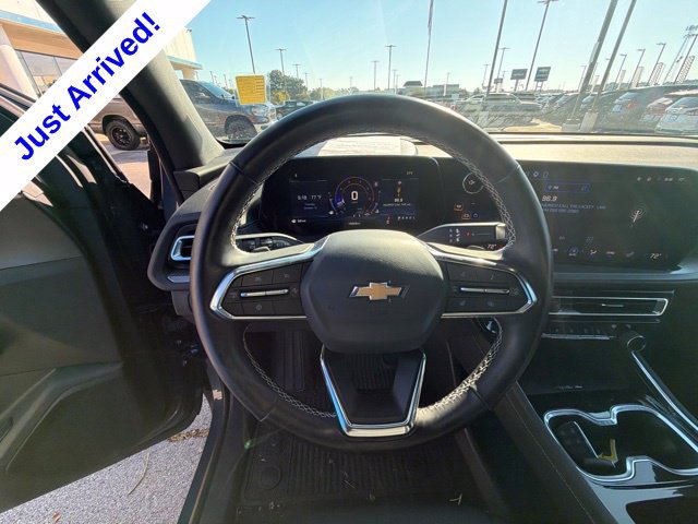 Used 2025 Chevrolet Traverse LT w/ Sun and Wheel Package FWD image 44