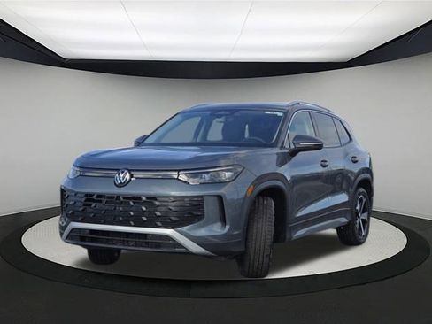 New 2026 Volkswagen Tiguan SE image 3