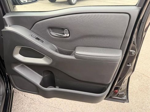 Used 2023 Nissan Frontier SV image 15