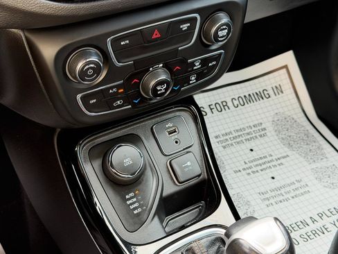 Used 2018 Jeep Compass Limited AWD/4WD image 23
