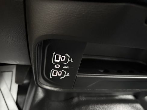 Used 2025 RAM 2500 Tradesman w/ Chrome Appearance Group image 24