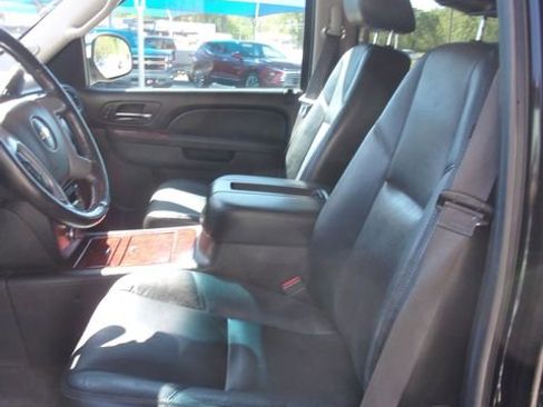 Used 2013 Chevrolet Tahoe LTZ image 23