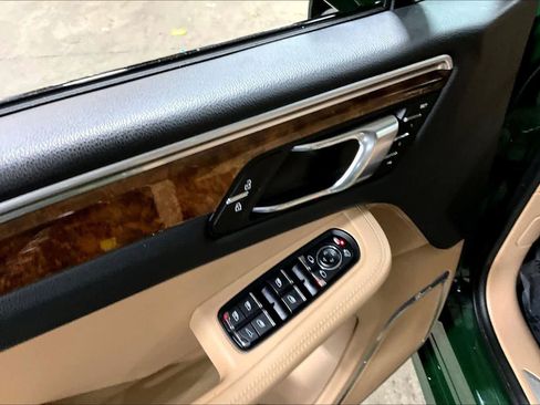 Used 2020 Porsche Macan Turbo AWD/4WD image 72