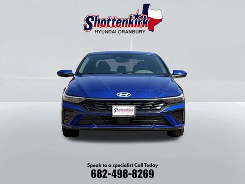 Used 2024 Hyundai Elantra SEL w/ Convenience Package FWD image 2