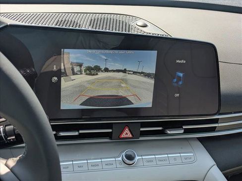 New 2025 Hyundai Elantra Limited image 15