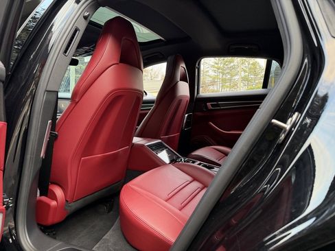 Used 2023 Porsche Panamera Platinum Edition image 31