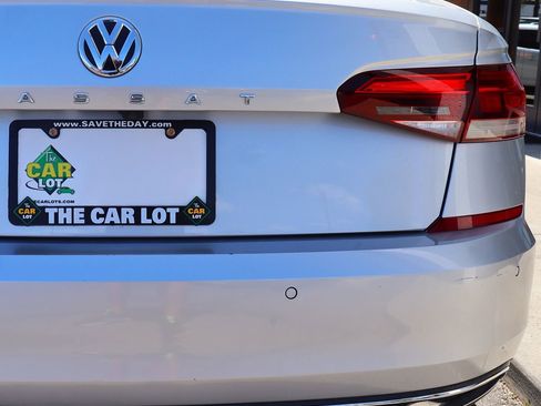 Used 2020 Volkswagen Passat 2.0T SEL image 20