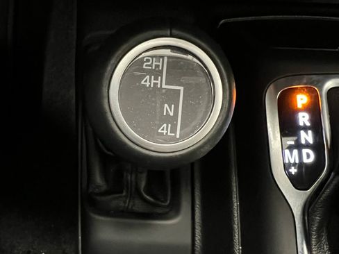 Used 2020 Jeep Wrangler Unlimited Sahara image 22