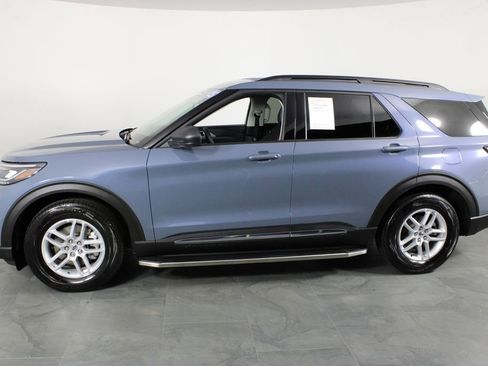 Used 2025 Ford Explorer Active image 9