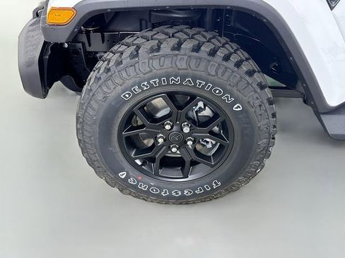 New 2025 Jeep Gladiator Sport image 28