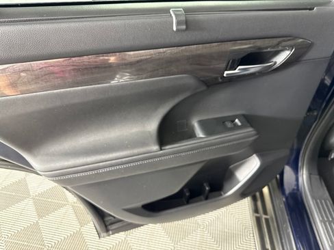 Used 2020 Toyota Highlander Limited FWD image 31
