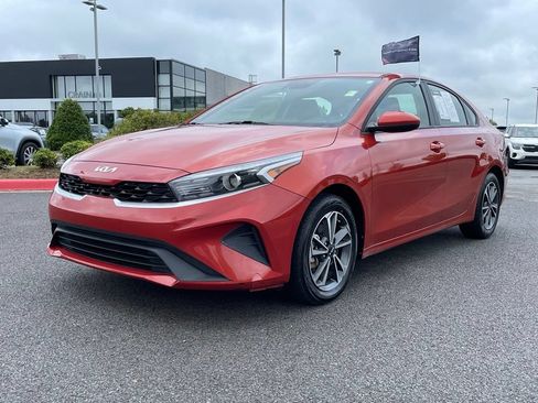Certified 2024 Kia Forte LXS FWD image 3