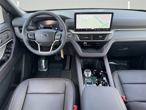 New 2026 Ford Explorer Platinum w/ LUX Leather Package image 5