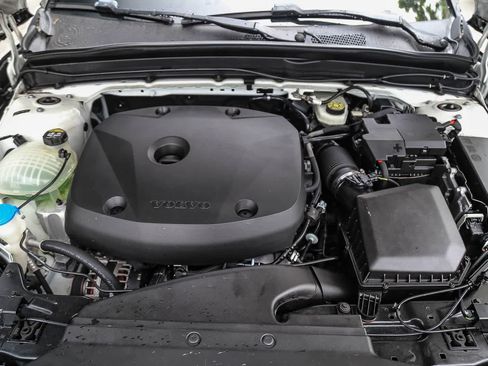 Used 2019 Volvo XC40 T4 R-Design FWD image 27