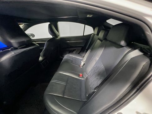 Used 2025 Toyota Camry XSE image 29