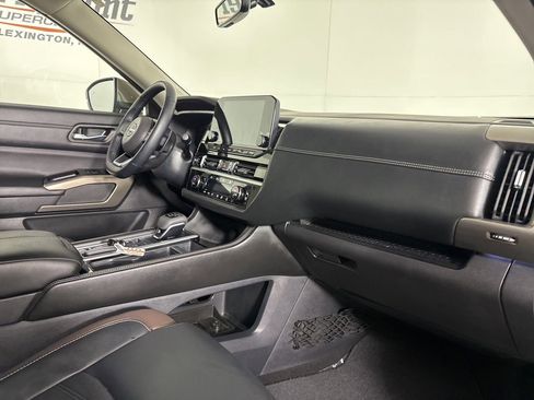Used 2024 Nissan Pathfinder Platinum w/ Cargo Package image 32