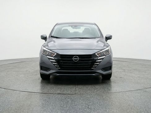 Used 2025 Nissan Versa SV image 2