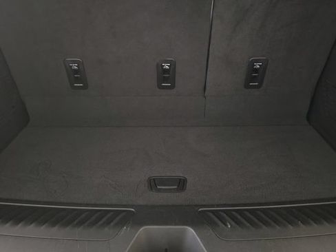 Used 2024 GMC Yukon SLT w/ SLT Luxury Package AWD/4WD image 7