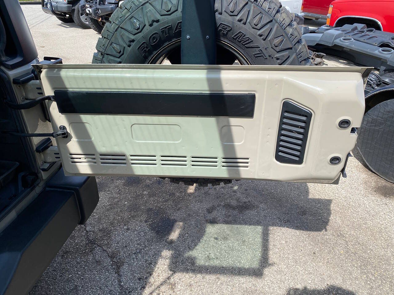Used 2018 Jeep Wrangler Unlimited Sport AWD/4WD image 36