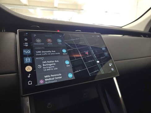 Certified 2025 Land Rover Discovery Sport S image 25