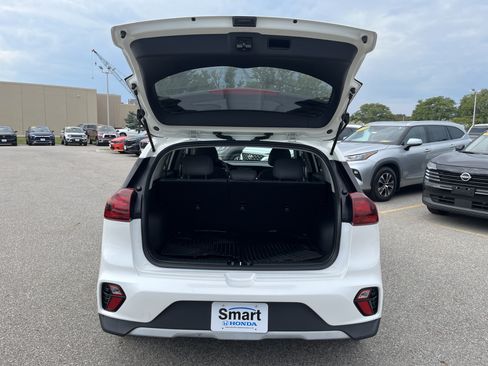 Used 2020 Kia Niro LXS FWD image 11