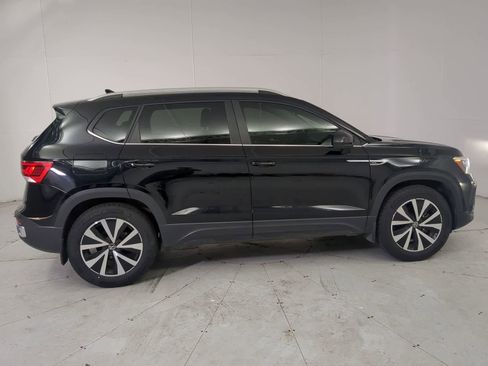 Certified 2023 Volkswagen Taos SE image 7