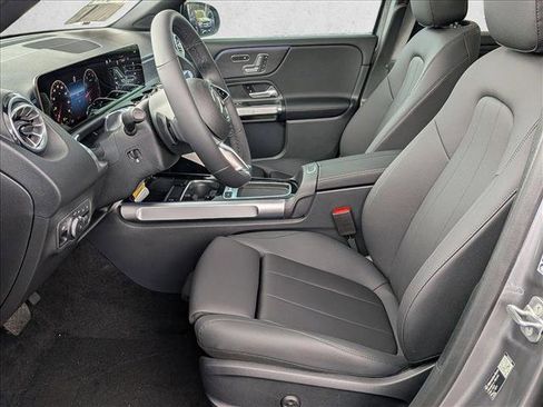 New 2026 Mercedes-Benz GLB 250 4MATIC image 4